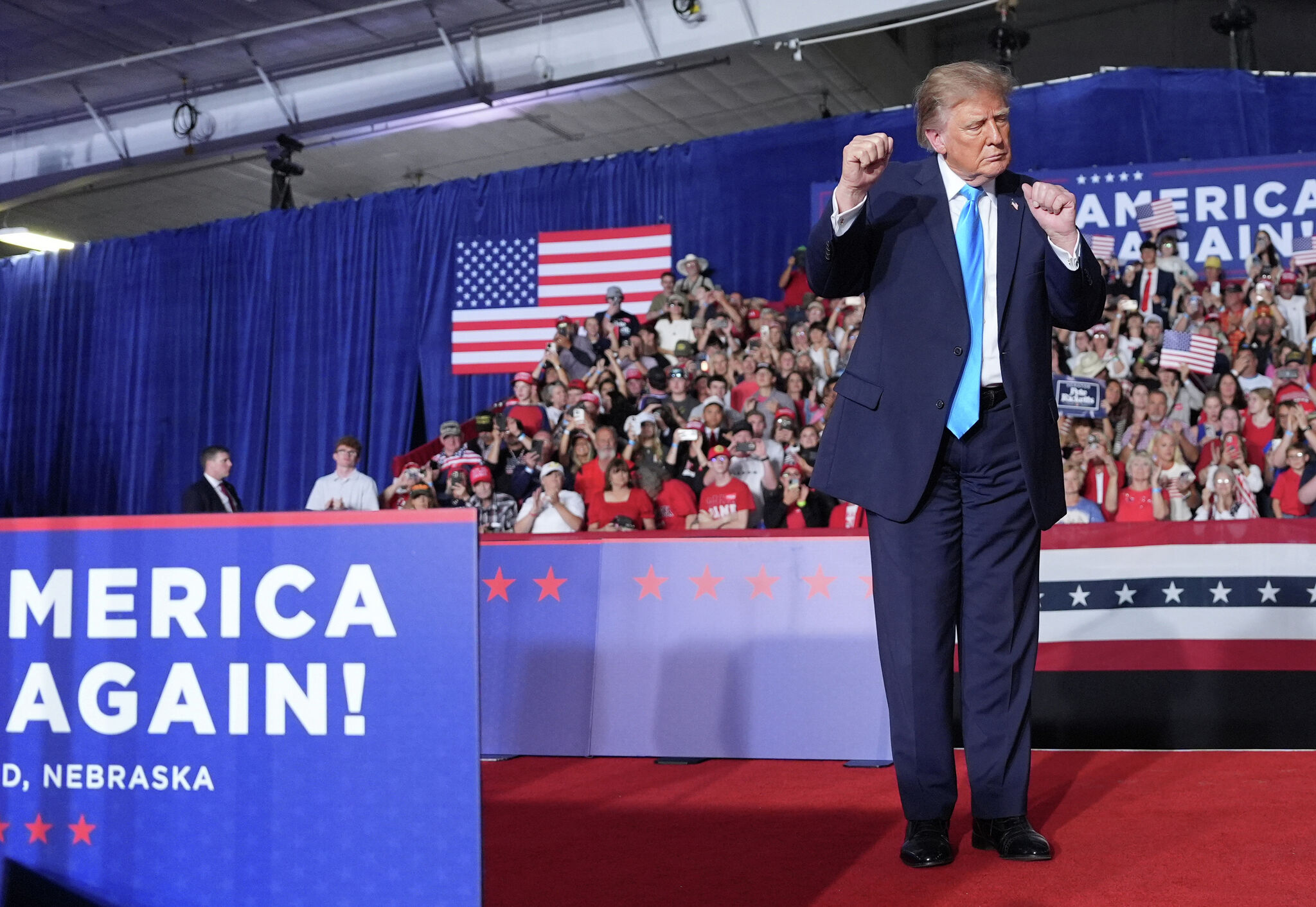 Trump visits San Antonio for rally with Paxton, De La Cruz