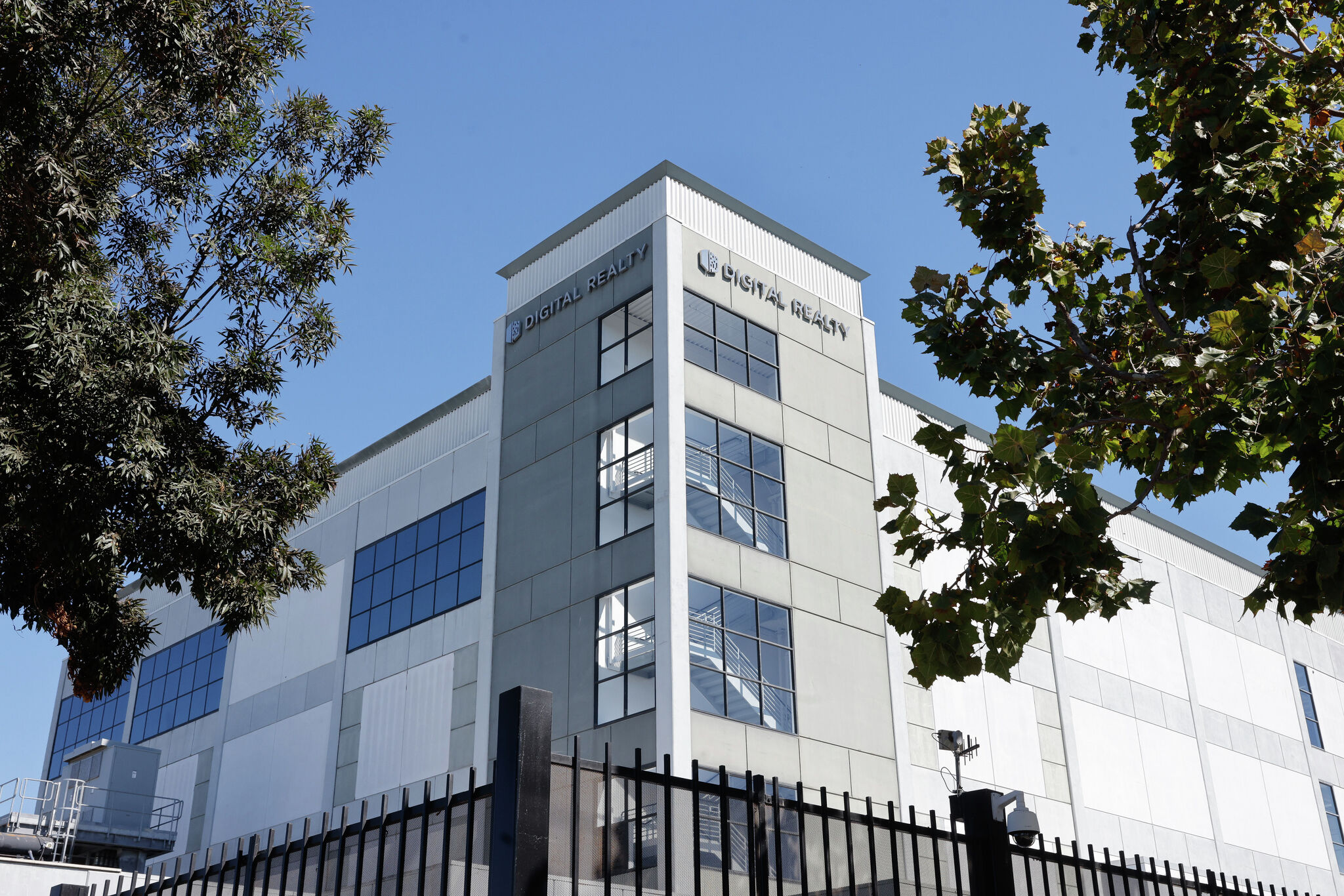 S.F., Oakland vote to temporarily ban new data centers. Another city is taking a different path