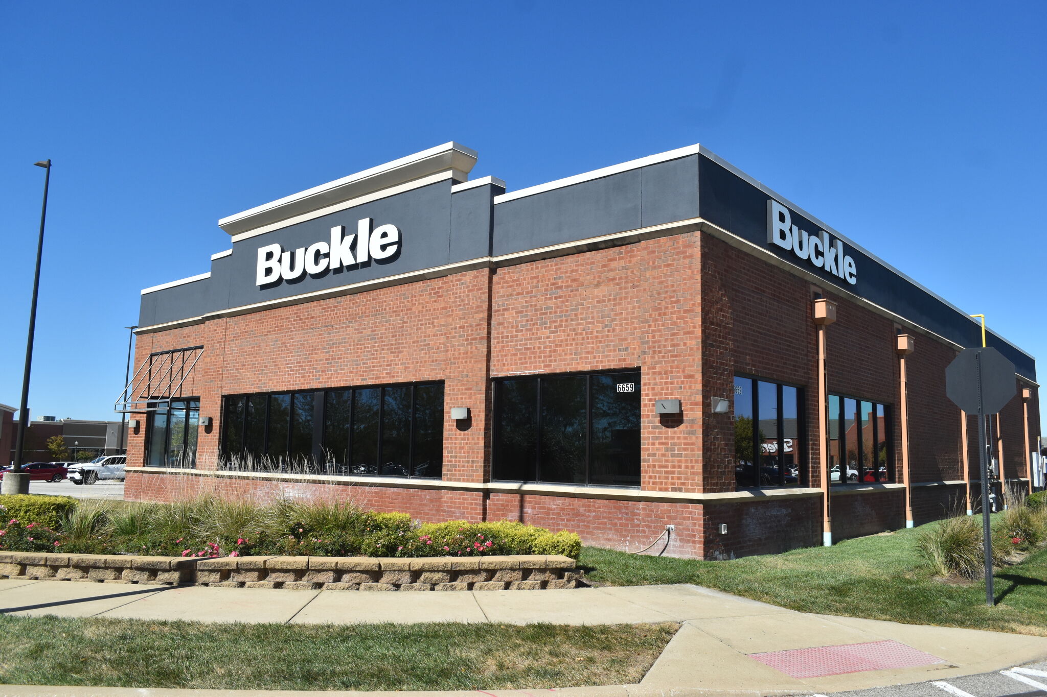 Buckle opening clothing store in Edwardsville, IL