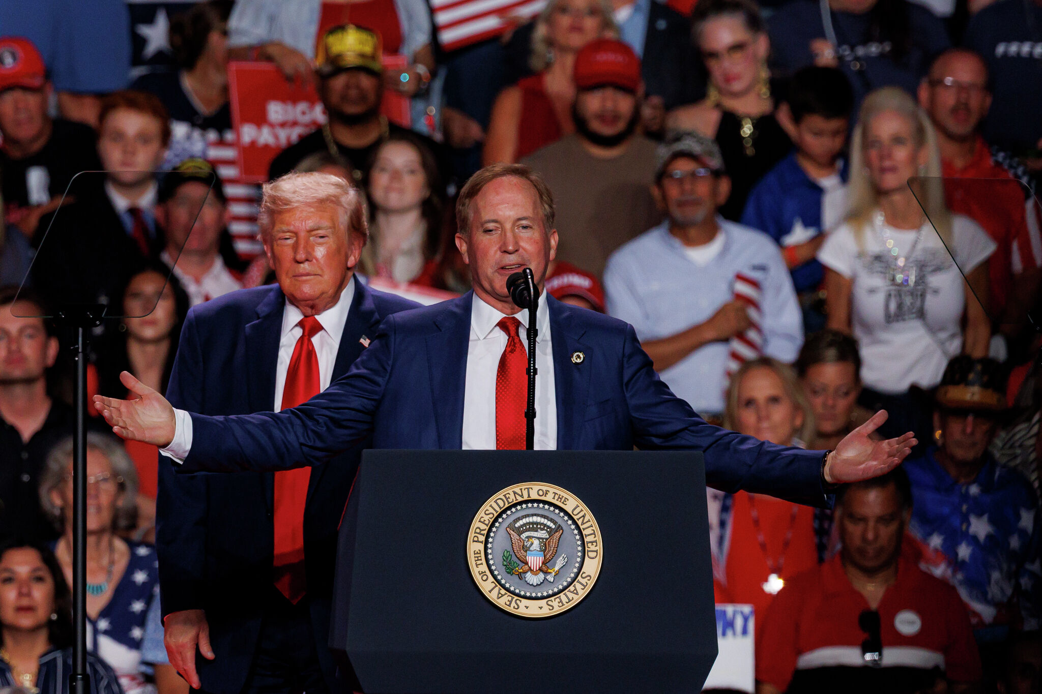 Trump gibt Cornyn und Rove die Schuld an Paxtons Problemen im Senatsrennen