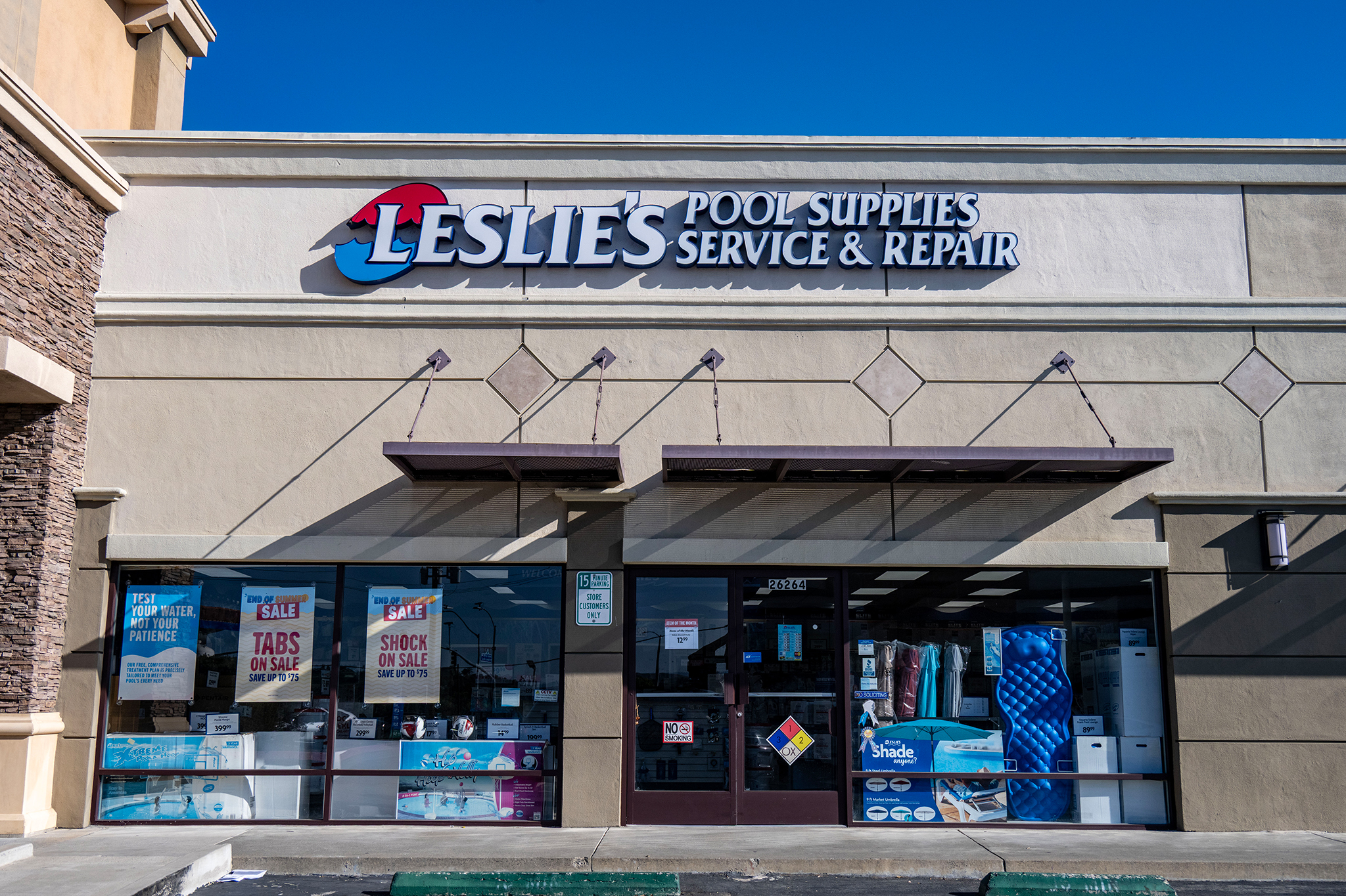 泳池供应巨头 Leslie’s 将关闭湾区 8 家门店