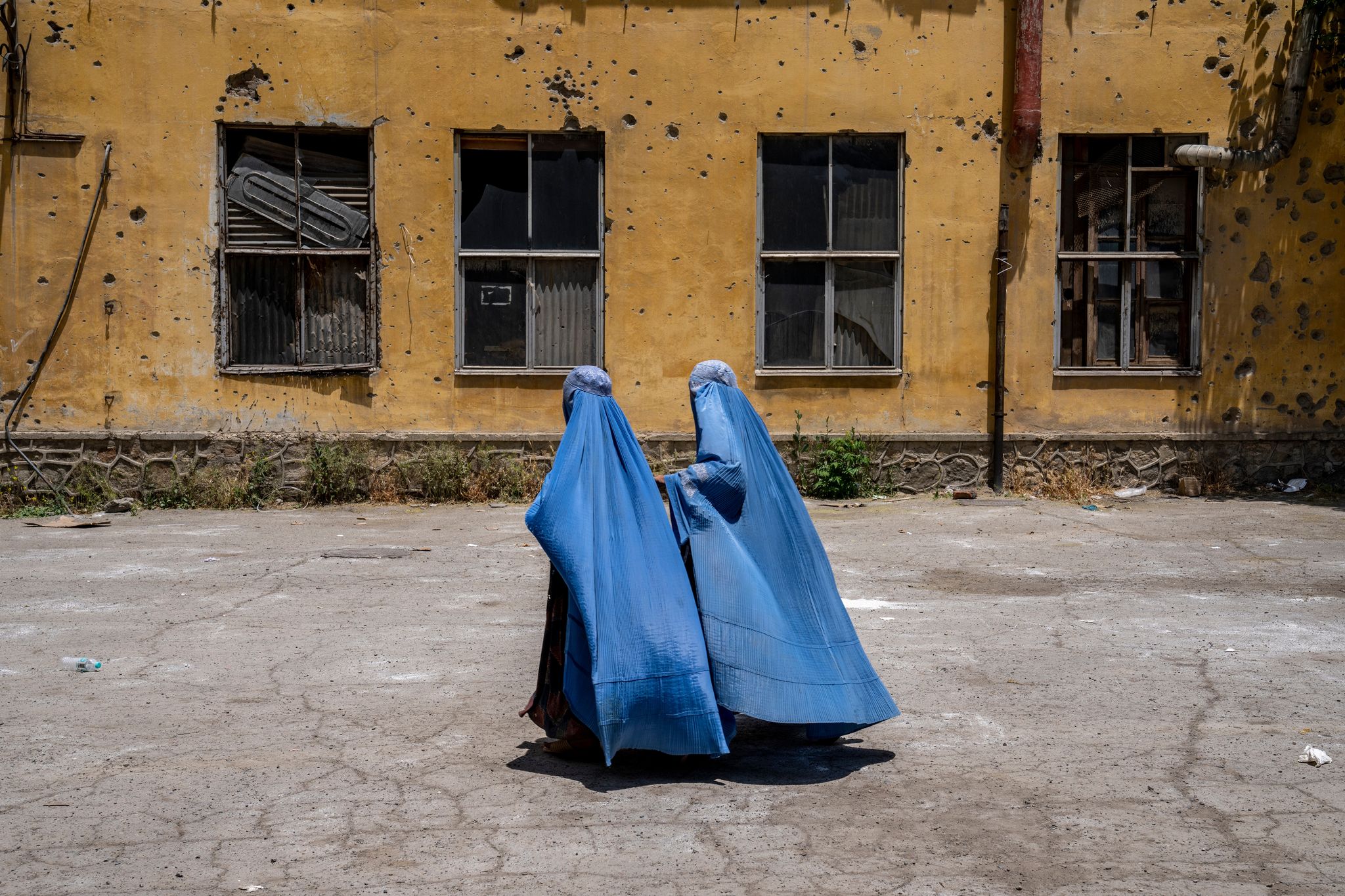 Afghan women facing arrest for wearing makeup and alleged dress code ...