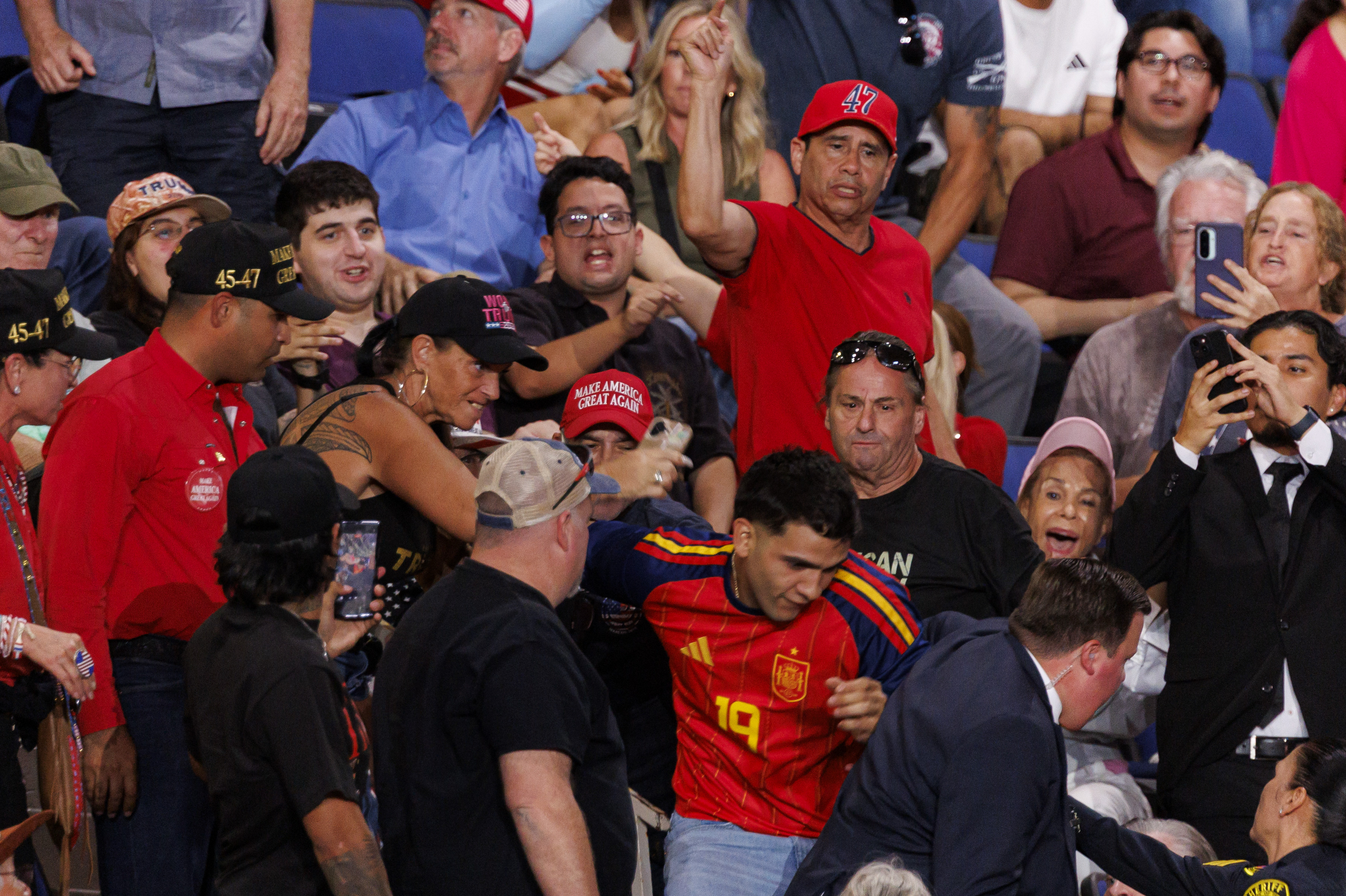 Donald Trump-Kundgebung in San Antonio: Sheriff versucht, Personen zu ...