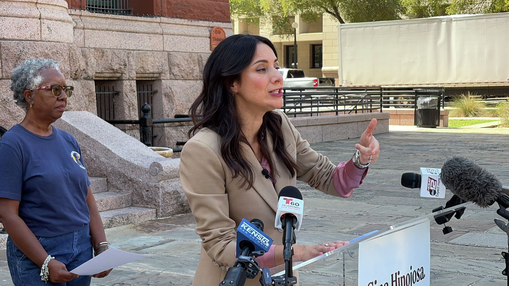 https://s.hdnux.com/photos/01/67/44/72/31346350/3/rawImage.jpg
