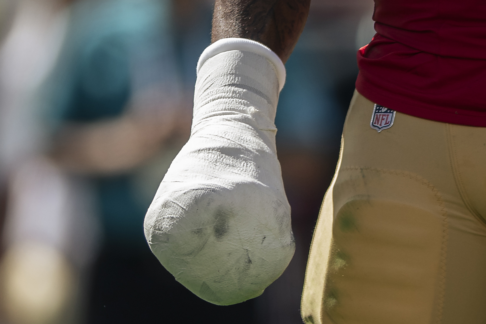 49ers DE Romello Height inspiriert Patrick Willis nach Handbruch