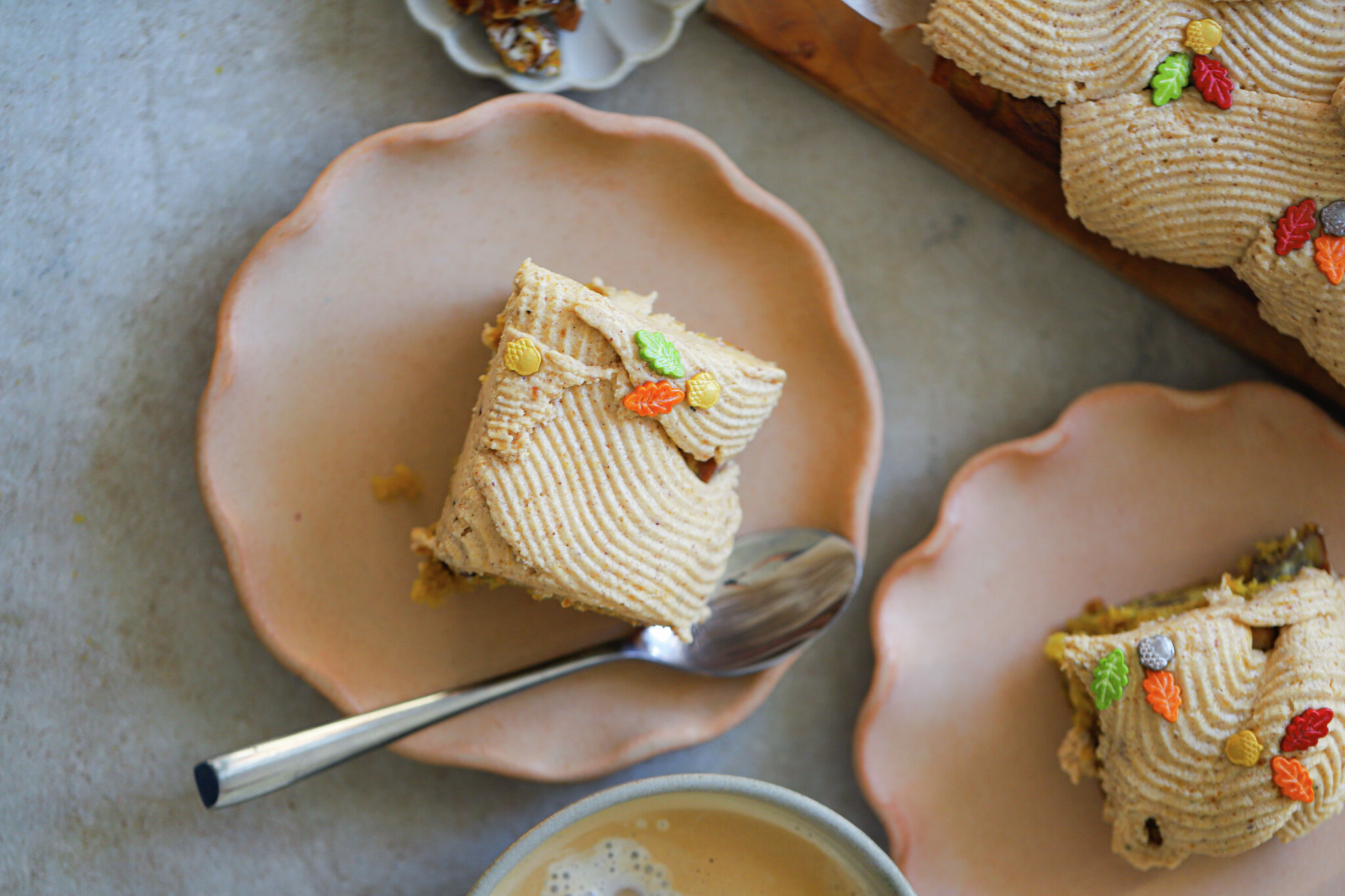 Recipe: Pumpkin Banana Yogurt Cake With Pecan Praline Buttercream