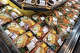 9 жовтня 2026 року в Купертіно, штат Каліфорнія, відкрився ринок Hashi Market, на якому представлено різноманітні гарячі та холодні страви, які можна винести, зокрема суші, теріякі з лососем і яловичину ваг’ю.