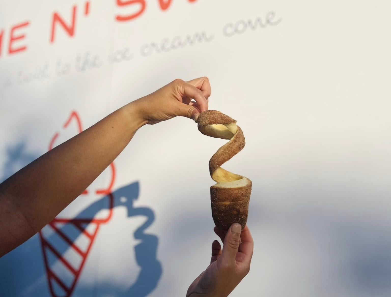 Der Eiswagen „Cone N' Swirl“ eröffnet eine Filiale im Nordwesten von ...