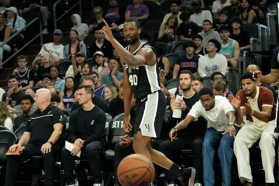 San Antonio Spurs forward Harrison Barnes celebrates a 3-pointer against the Phoenix Suns during a preseason NBA basketball game, Saturday, Oct. 10, 2026, in Phoenix. (AP Photo/Ross D. Franklin)