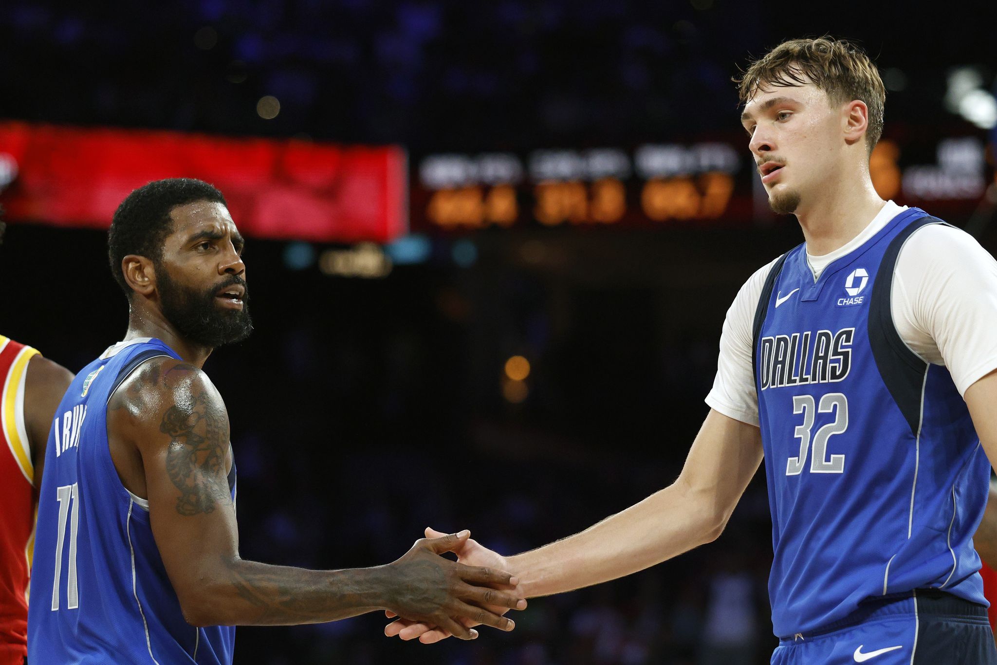 Fotos: Kyrie Irving kehrt für Spiel 2 der Mavericks-Rockets in Macau ...