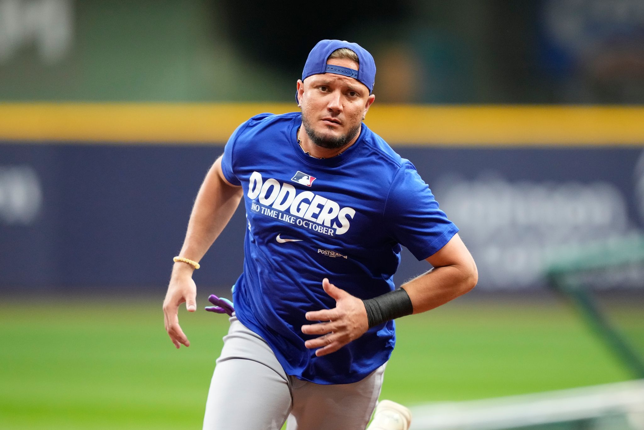 Dodgers keep infielder Miguel Rojas on their NLCS roster against the ...