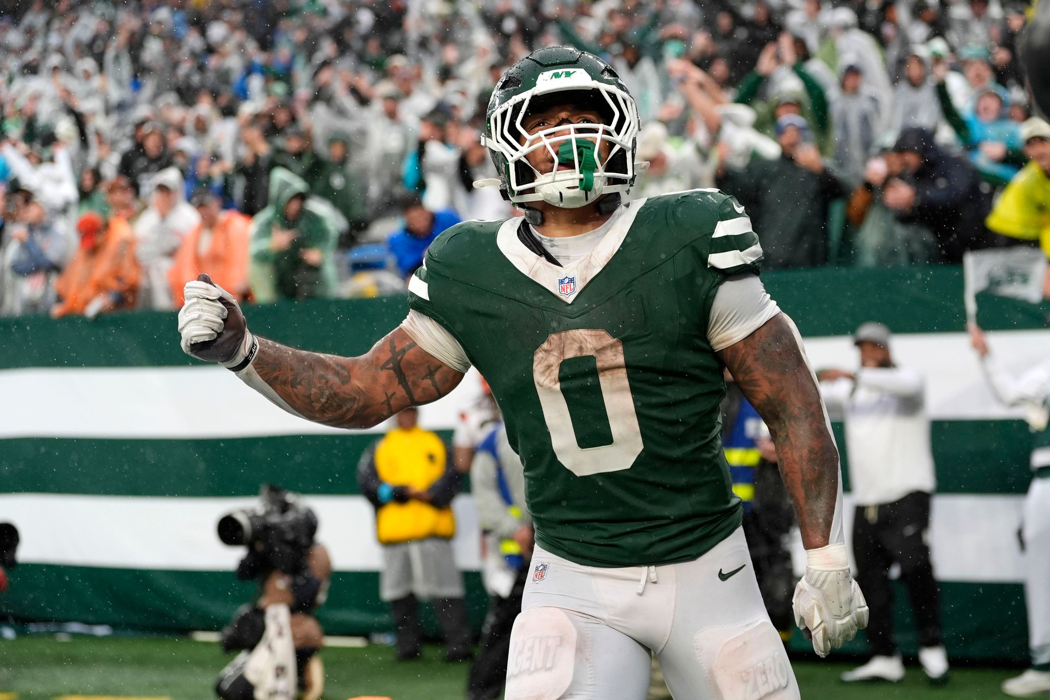 Allen has late 22-yard TD run and Jets' defense, special teams come up ...