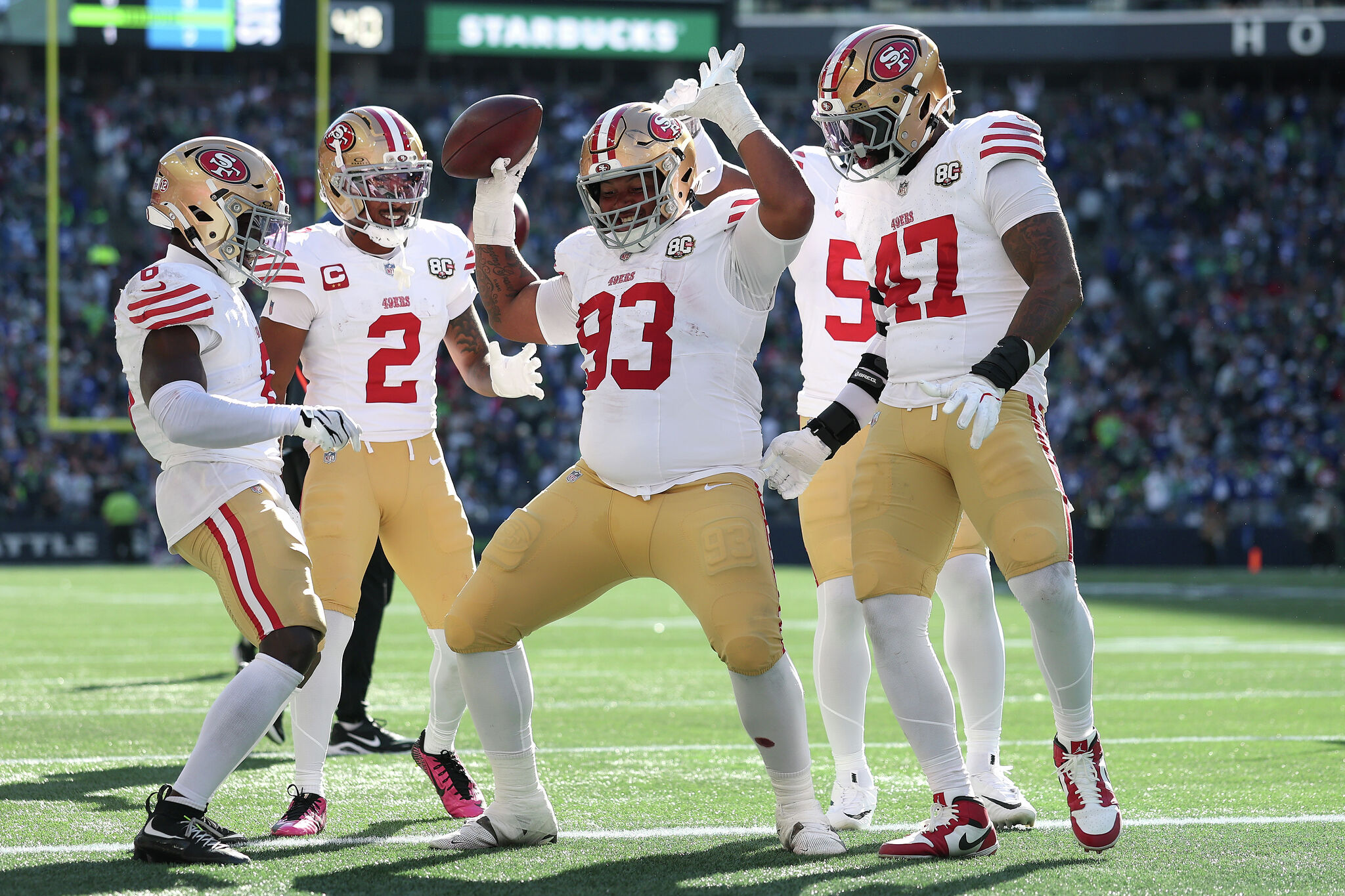 49ers schlagen Seahawks in wildem, von Ballverlusten geprägtem ...