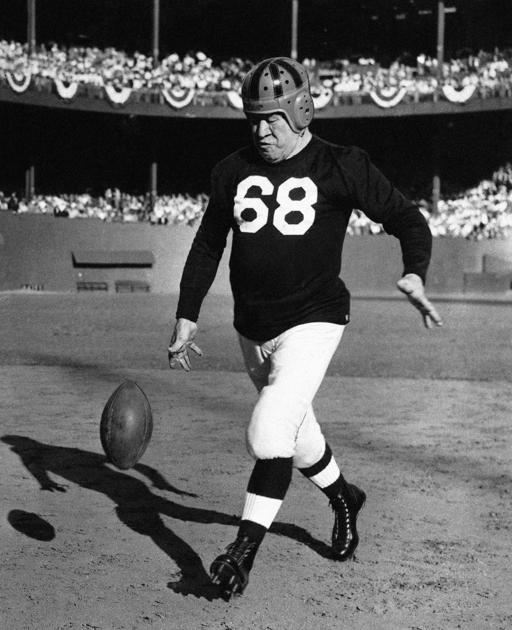 Shiyazh Pete, first Navajo NFL player, recognized on Indigenous Peoples Day