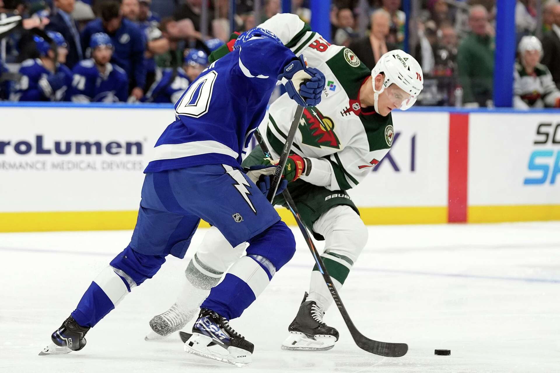 Wild's Sturm sent to hospital for exam after puck strikes his head ...