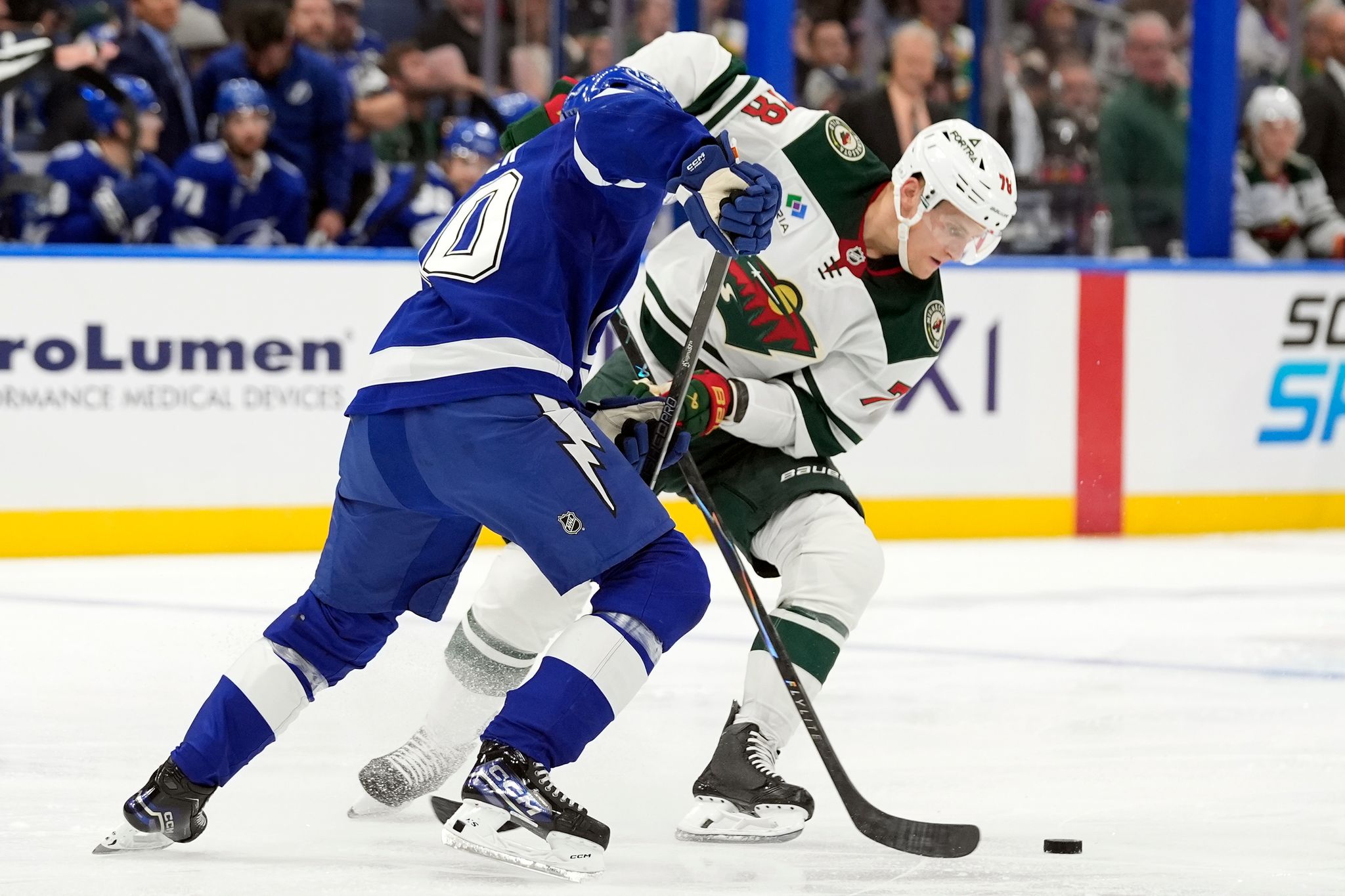 Wild's Sturm sent to hospital for exam after puck strikes his head ...