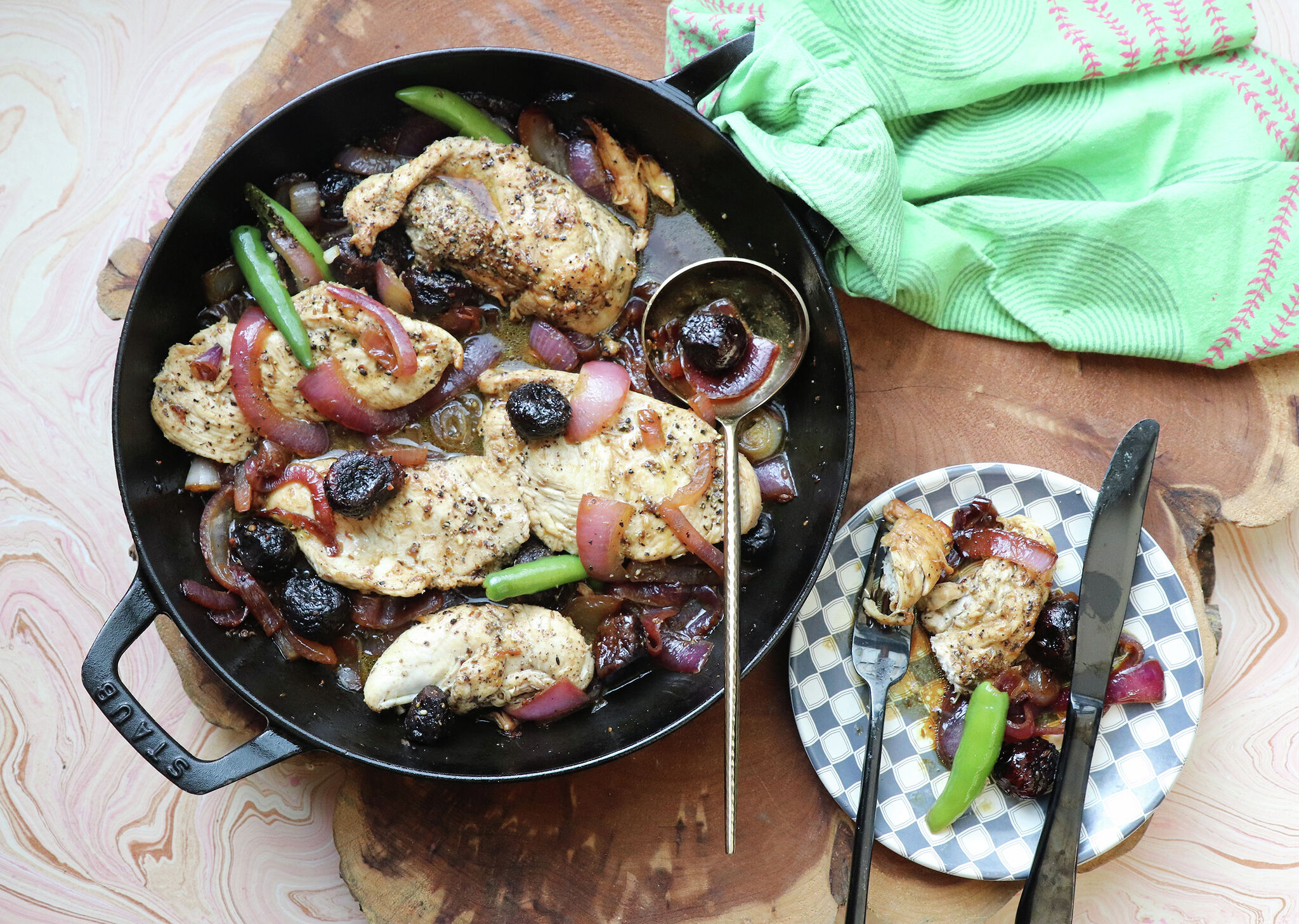 Roasted chicken and fig stew recipe with orange and serrano