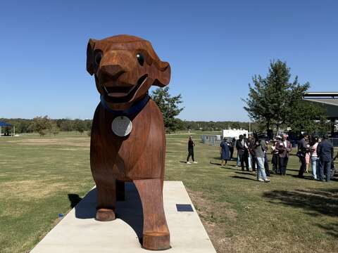 19-foot steel wiener dog sculpture unveiled in Buda, Texas