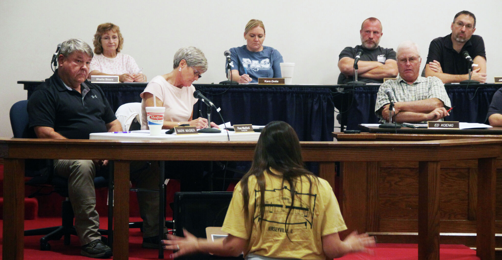 Jerseyville crypto data center draws crowd to board meeting