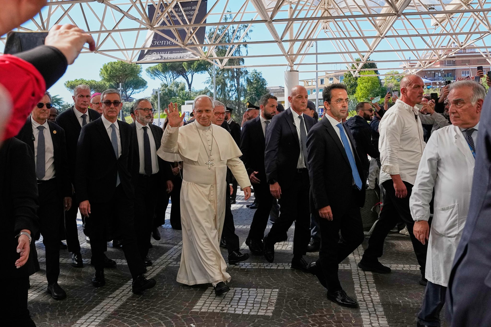 Pope Gate Pope Leo XIV has lung cancer called adenocarcinoma. Here's what that means