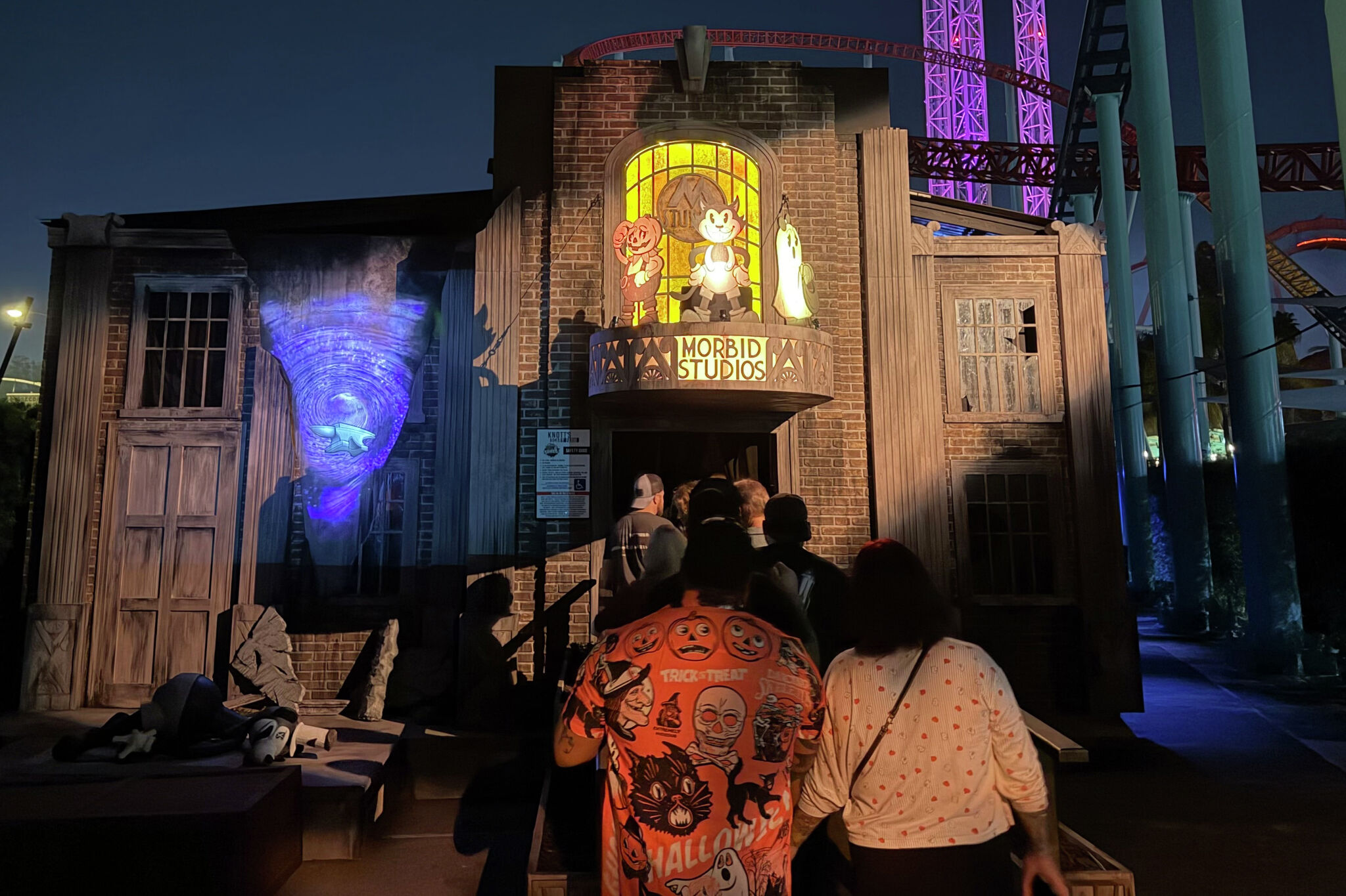Knott’s Scary Farm: Neues Horror-Labyrinth „Inked“ nimmt Disney aufs Korn