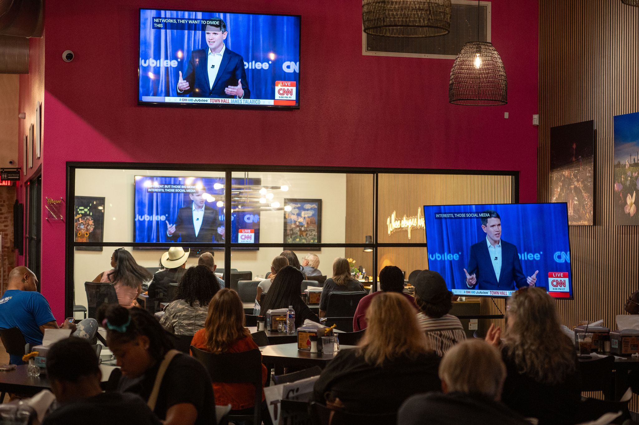 Talarico fordert beide Parteien bei CNN-Bürgerversammlung im Senatsrennen ...