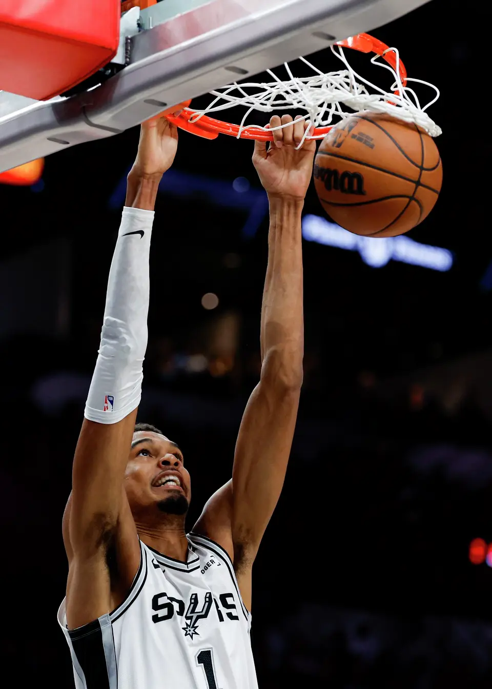 San Antonio Spurs forward/center Victor Wembanyama (1) dunks during the first half of a preseason NBA game against the Phoenix Suns at Frost Bank Center in San Antonio, Wednesday, Oct. 14, 2026.