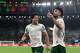 José Manuel “Flaco” López (derecha), de Palmeiras, festeja con su compañero Agustín Giay tras anotar ante Fluminense en la ida de las semifinales de la Copa Libertadores, el miércoles 14 de octubre de 2026 en Río de Janeiro (AP Foto/Bruna Prado)