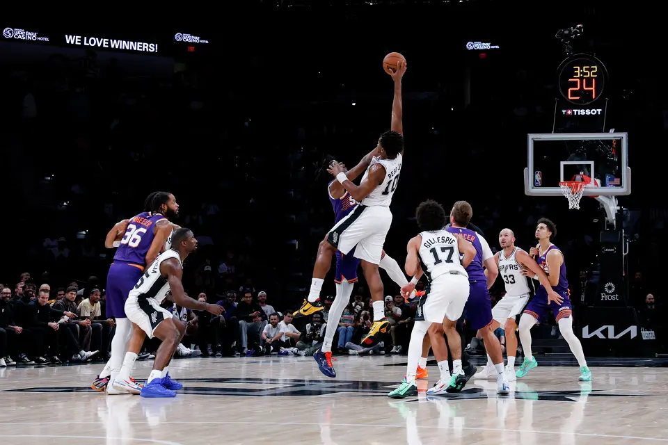 San Antonio Spurs center Tarris Reed Jr. (10) wins a jump ball over Phoenix Suns forward CJ Huntley (21) during the fourth quarter of a preseason NBA game at Frost Bank Center in San Antonio, Wednesday, Oct. 14, 2026. The Spurs defeated the Suns 123-103.