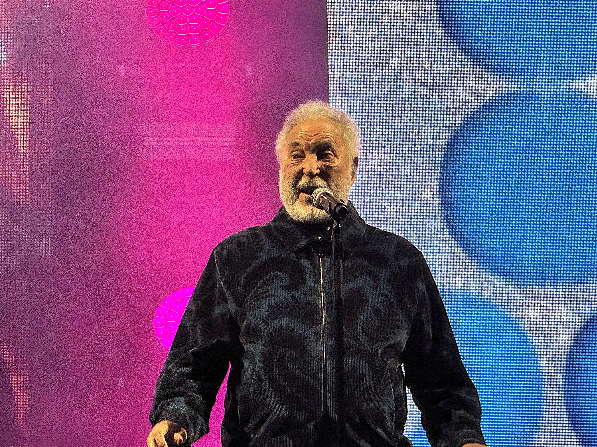 This was my first Tom Jones concert. At 86, his voice defied logic and reason at Sugar Land show.