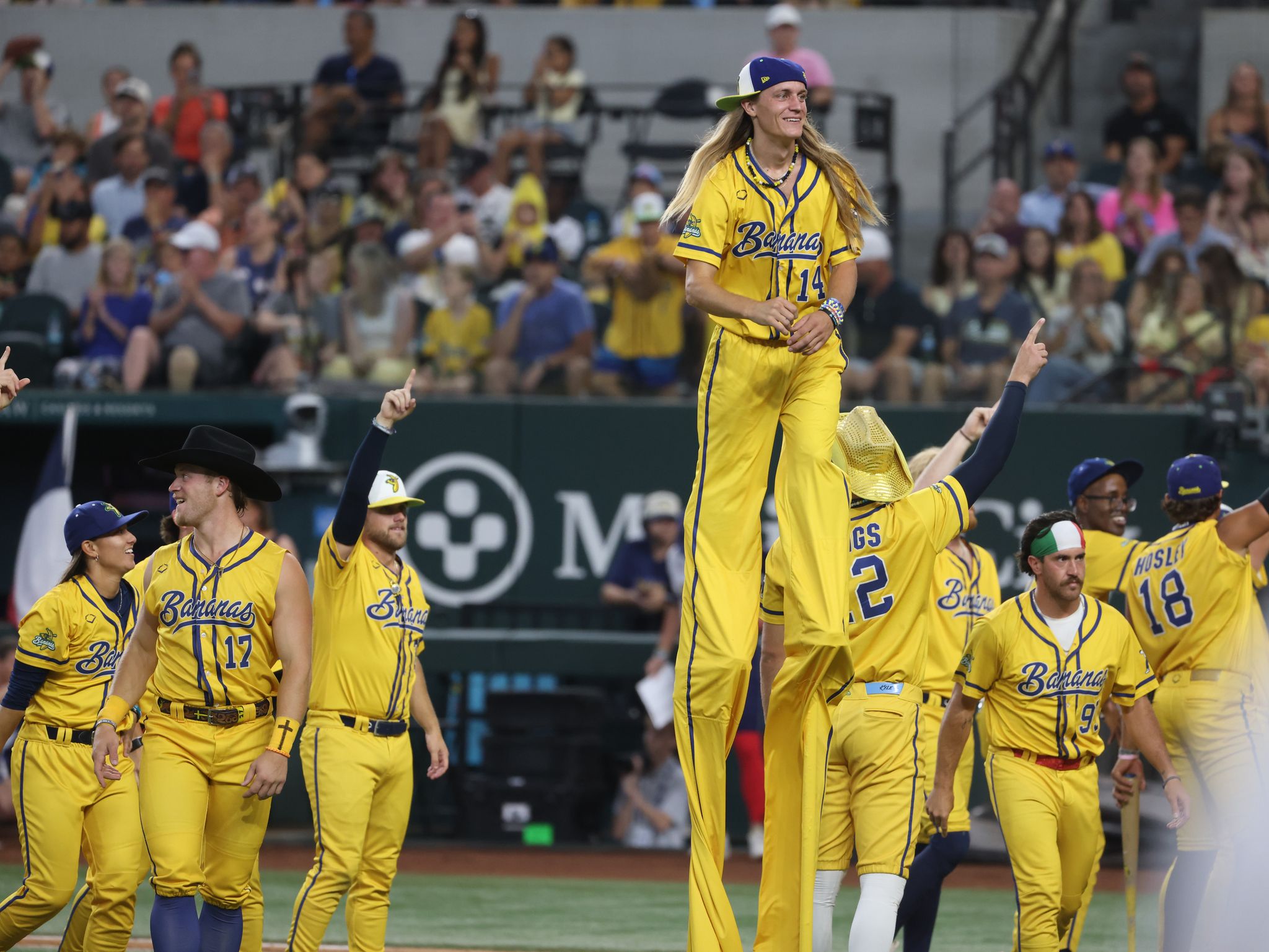 Savannah Bananas' 2027 schedule: Reliant Stadium, Alamodome included