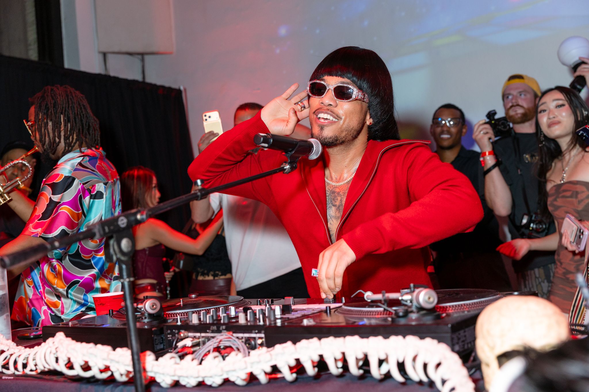 After a sold-out Levi's Stadium show, this Grammy-winning musician went to a Bay Area Chili's