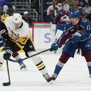 MacKinnon's Four-Point Night Powers Avalanche Comeback Over Penguins