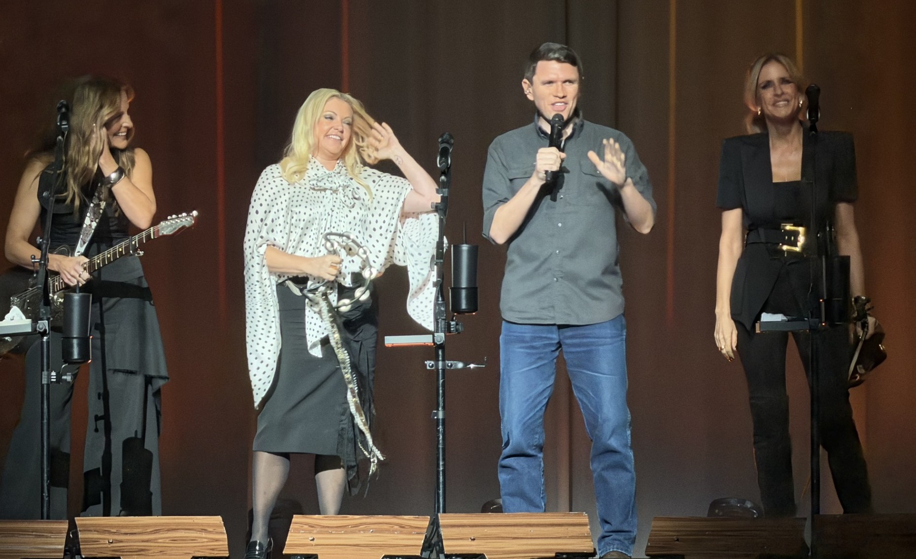 James Talarico tritt mit den Chicks in San Antonio auf