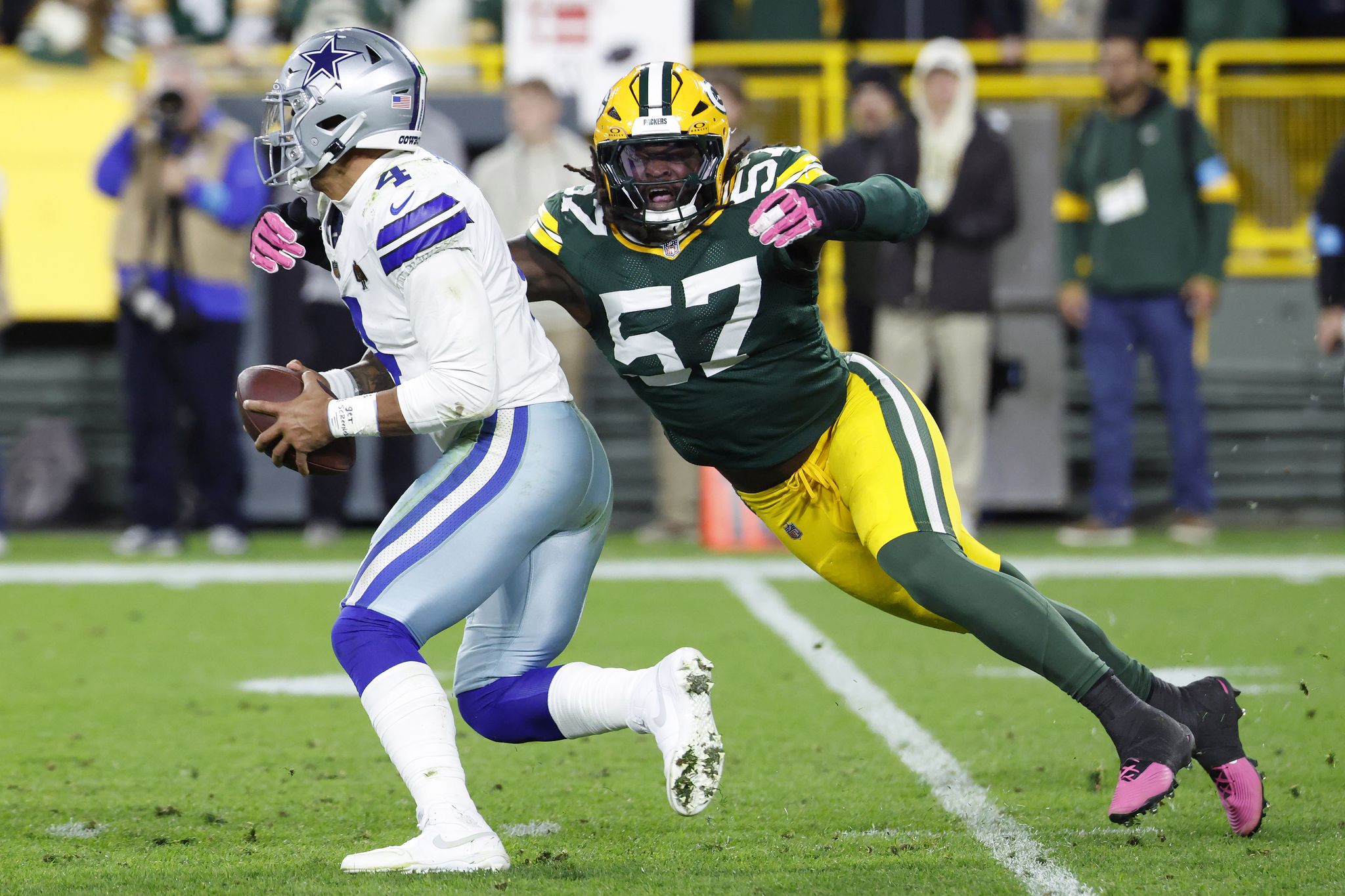 Cowboys' Offense Sinks to New Depth in Green Bay, Matching Defense's Futility
