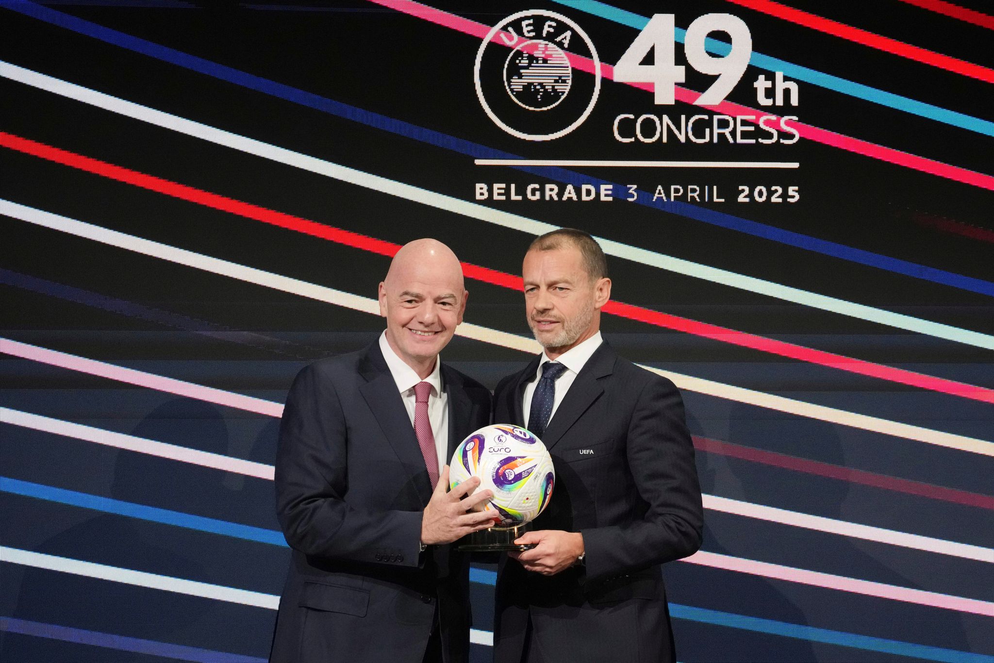 UEFA da a FIFA plazo hasta el 2 de noviembre para publicar documentos del plan de Infantino