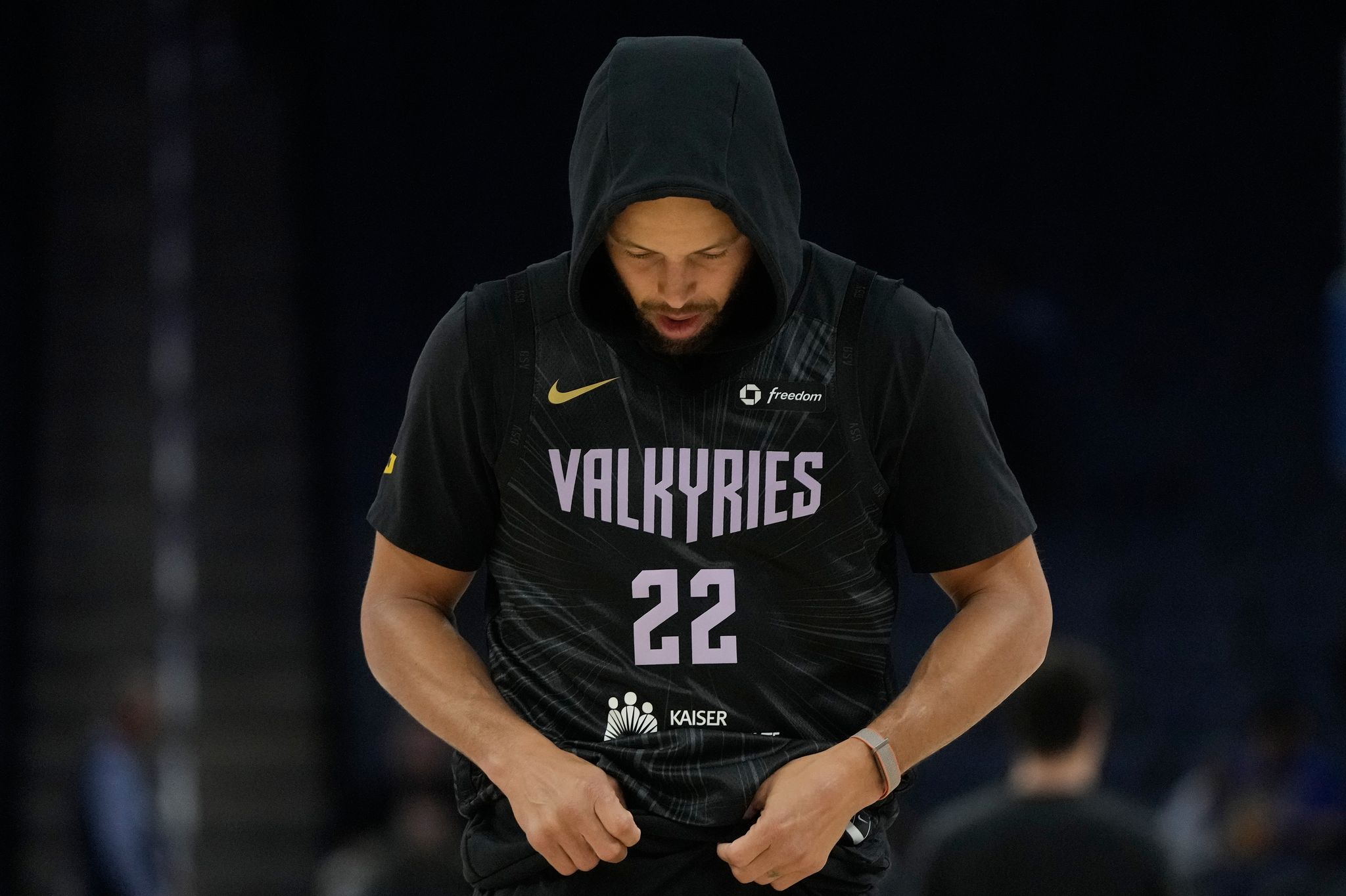Steph Curry to play opener vs. Lakers, other injuries hamper Warriors