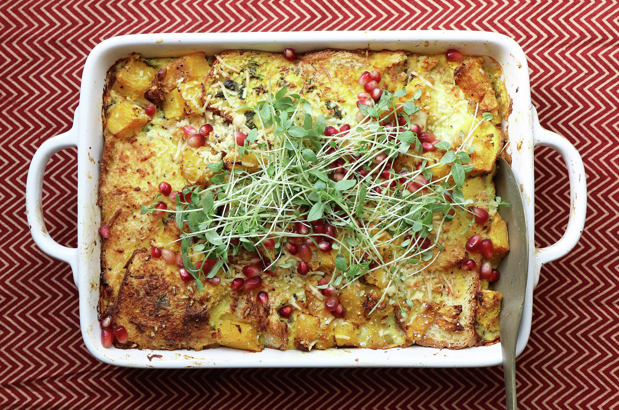 Rezept für herzhaften Kürbis-Brotauflauf mit frischem Kürbis