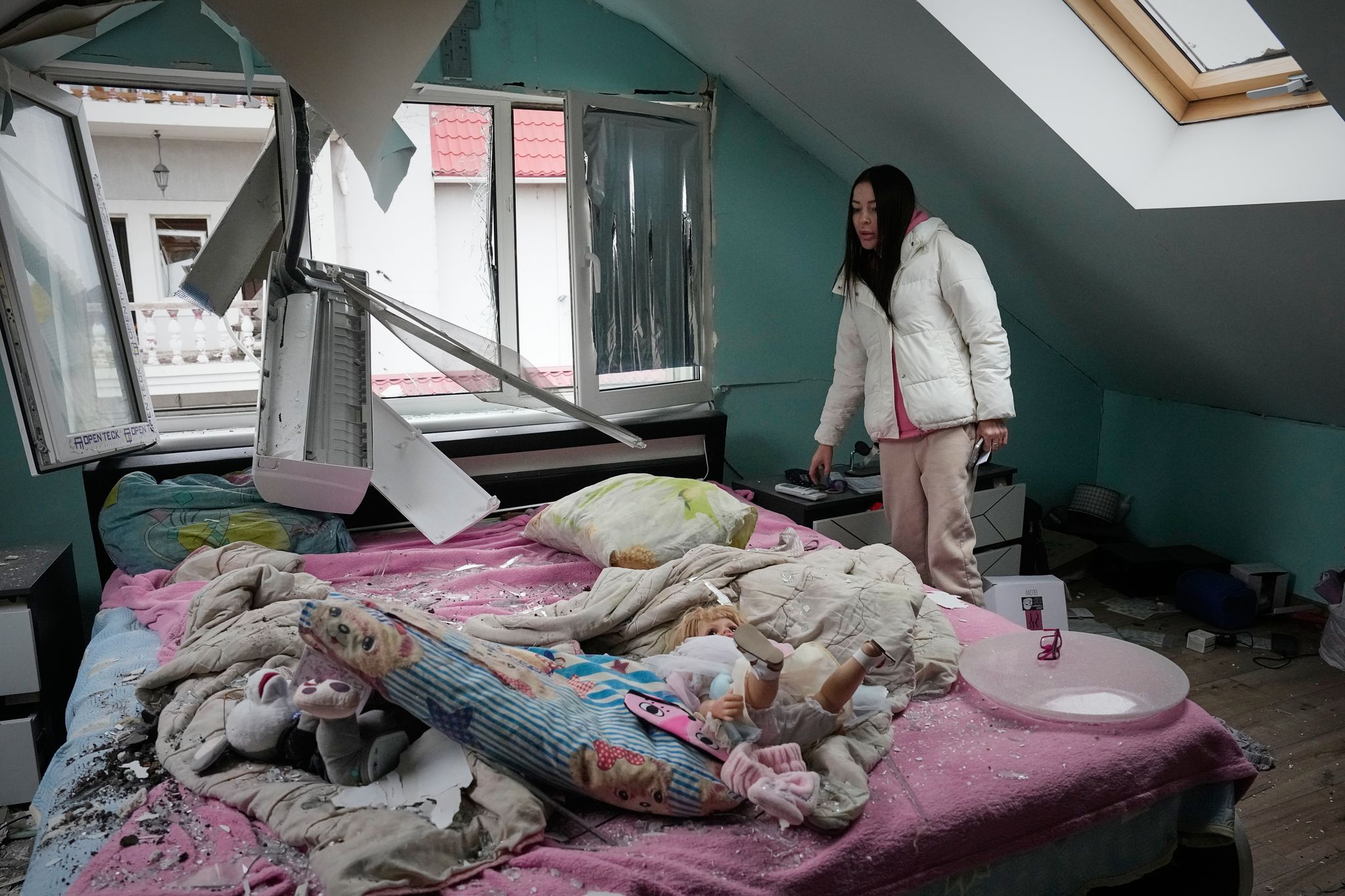 Russia pounds Kyiv with missiles as Moscow says 808 drones downed in ...
