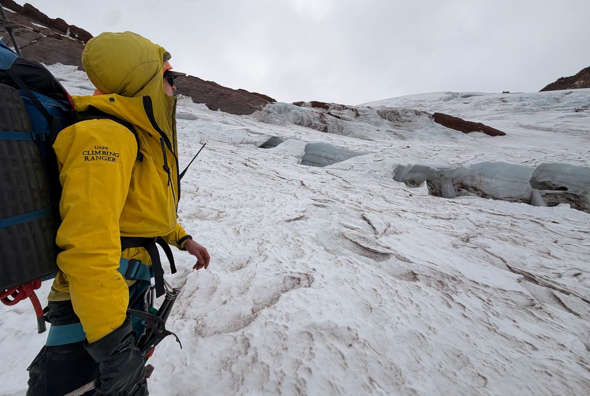 Bergsteiger in Jogginghose nach zwei Nächten am Mount Shasta gerettet