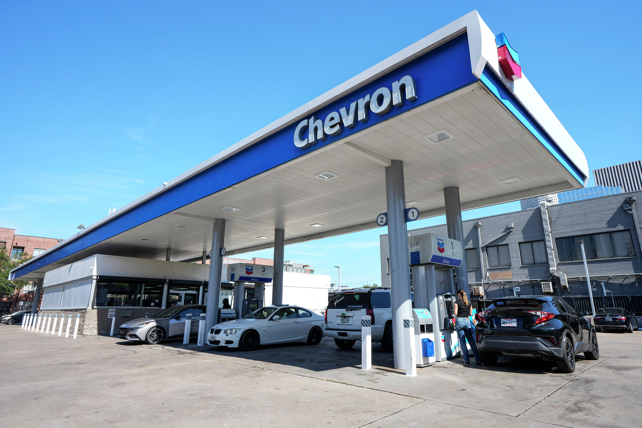 Houston officials weigh rules to restrict new fuel station locations