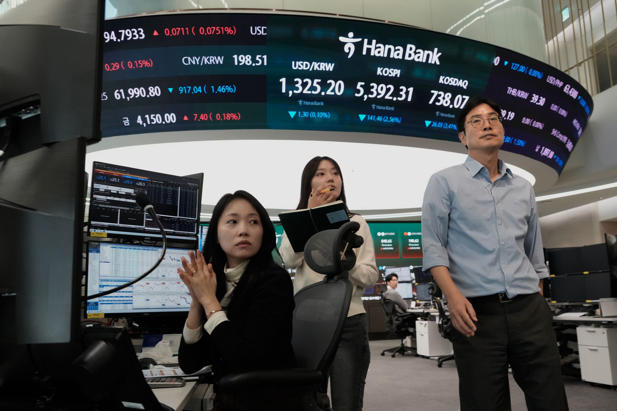 Shares fall in Asia after a decline on Wall Street, and oil prices fall more than 1%