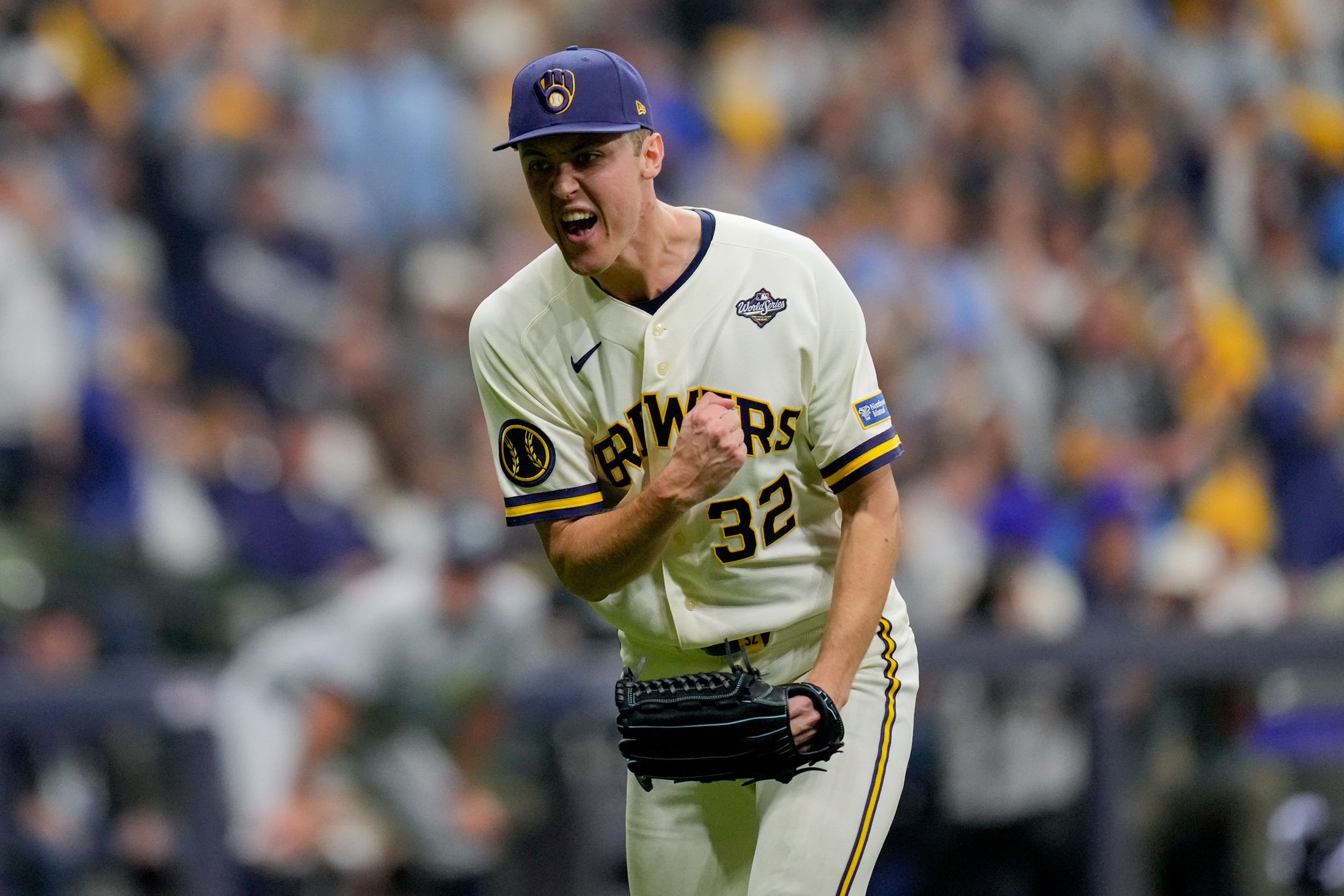 Brewers withstand Rays' comeback attempt to win Game 1 of World Series