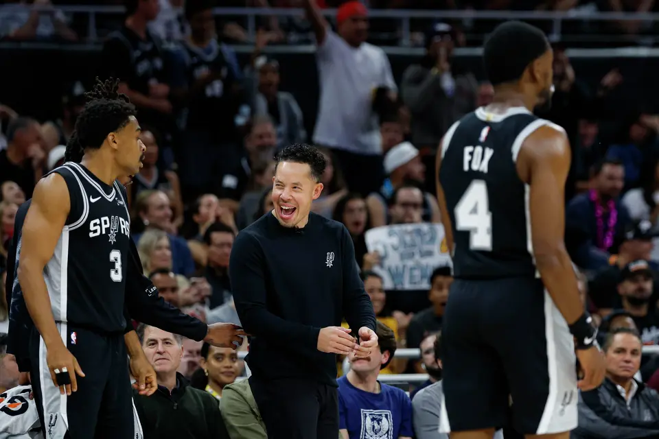 San Antonio Spurs head coach Mitch Johnson talks to forward Keldon Johnson (3) during the first quarter against the Houston Rockets at Moody Center in Austin, Friday, Oct. 23, 2026.