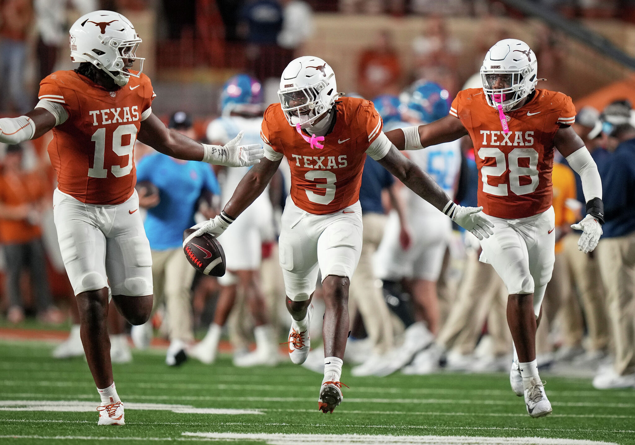Texas Longhorns Face Mississippi State and New Quarterback