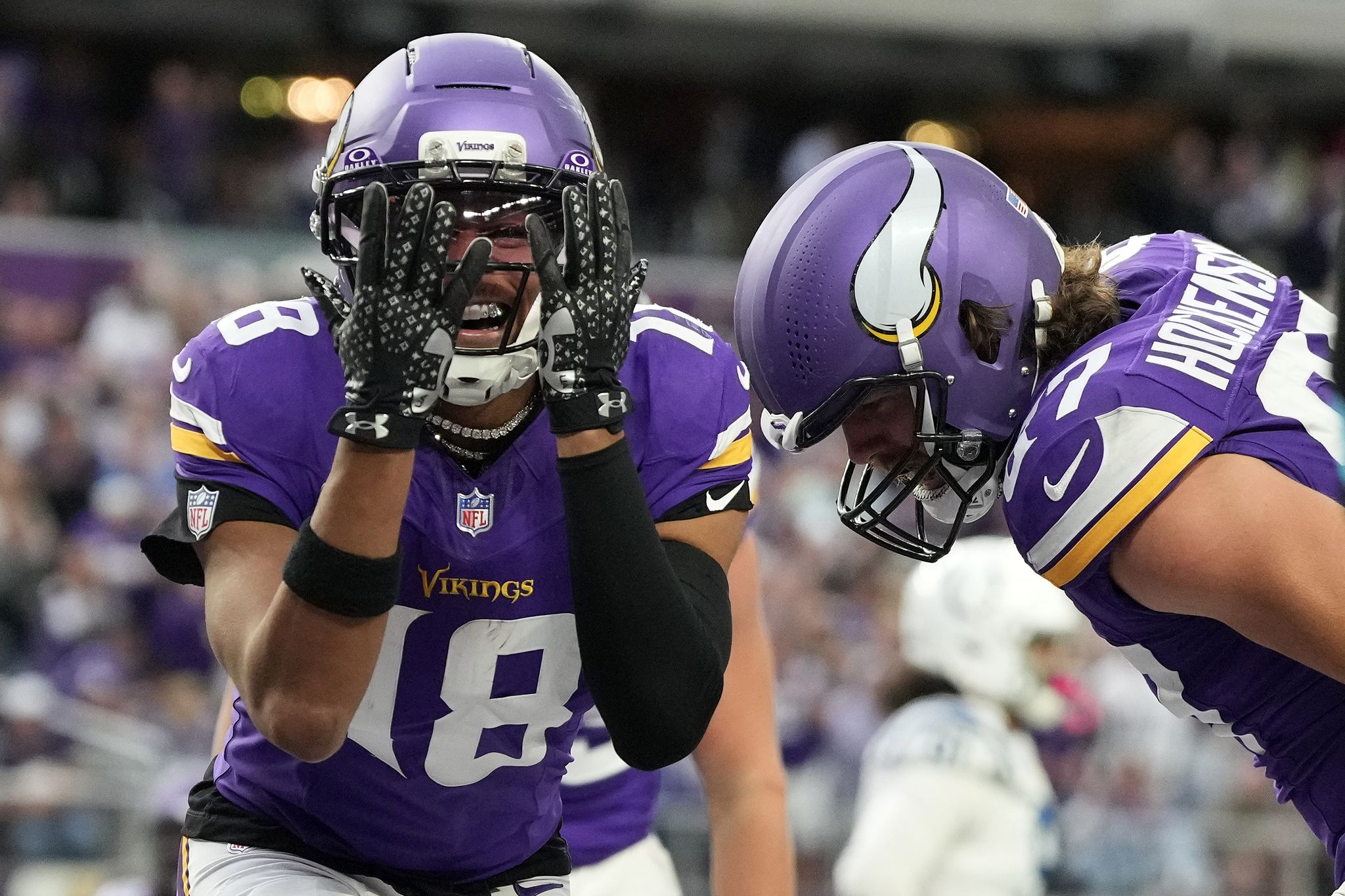 Turnaround by the Vikings and collapse by the Chargers make for a first ...