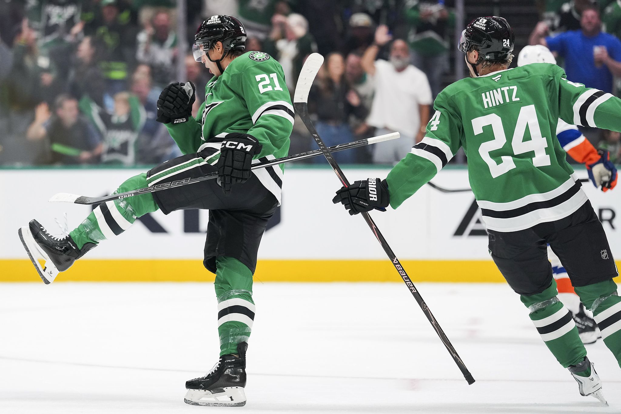 Jason Robertson helps Stars end first-period skid, score season-high six goals in rout