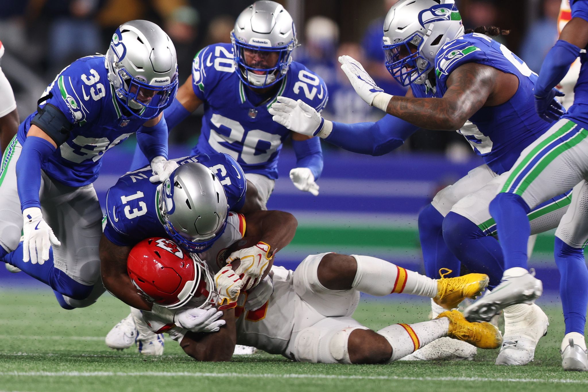 Seahawks shut down Kenneth Walker, hand Chiefs first loss in battle of NFL heavyweights - The New York Times