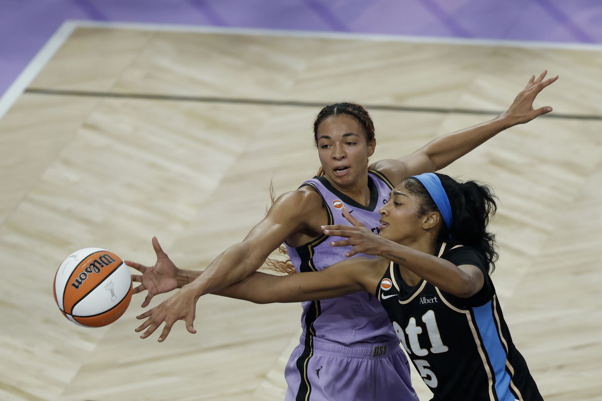 Kiah Stokes limits Angel Reese, lights up from 3 to lead Valkyries past Dream in Game 5