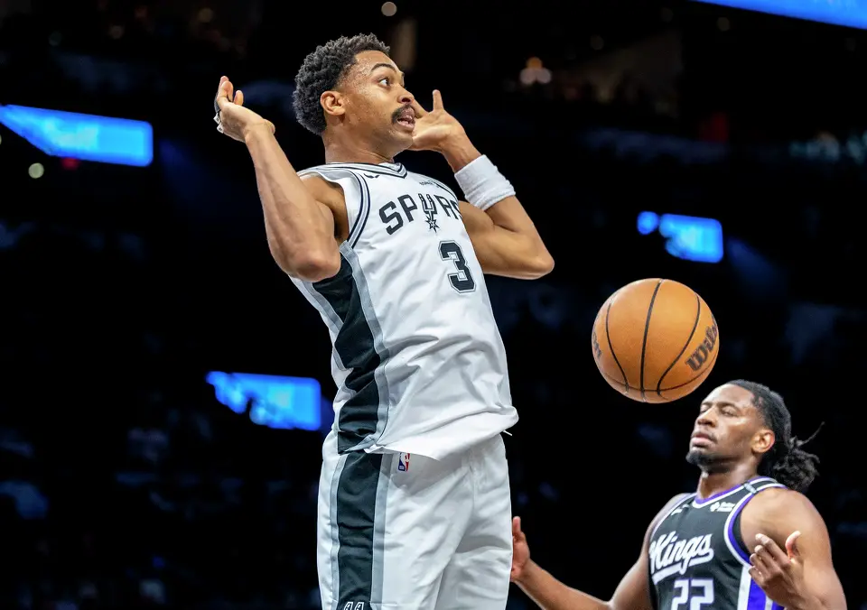 Spurs forward Keldon Johnson (3) reacts after dunking during the NBA game against the Sacramento Kings at Frost Bank Center in San Antonio, Texas, on Tuesday, Oct. 27, 2026.